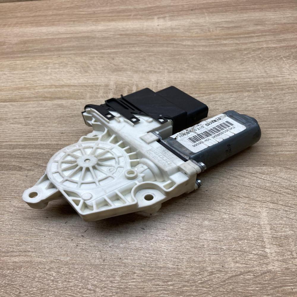 5K0959703A 5K0959795  Rear door window regulator motor Skoda Octavia Mk2 (1Z)