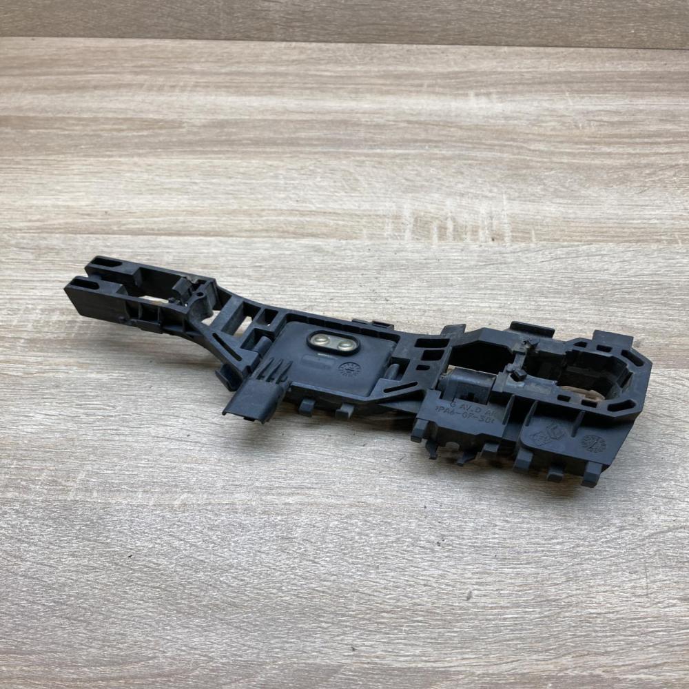 8200076073   Front door exterior handle/bracket Renault Megane II