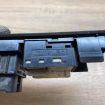 777669 183575  Wing mirror switch Toyota Avensis T250