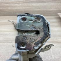 TOYOTA DOOR LOCK   Front door lock Toyota Avensis T220