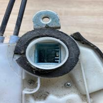TOYOTA DOOR LOCK   Front door lock Toyota Avensis T220