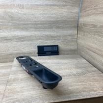 8200250481 0012126  Front door window switch trim Renault Espace IV