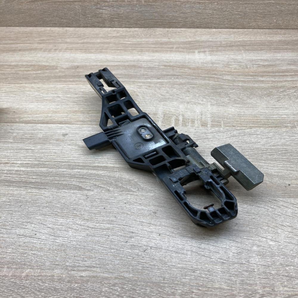 8200008430   Front door exterior handle/bracket Renault Espace IV