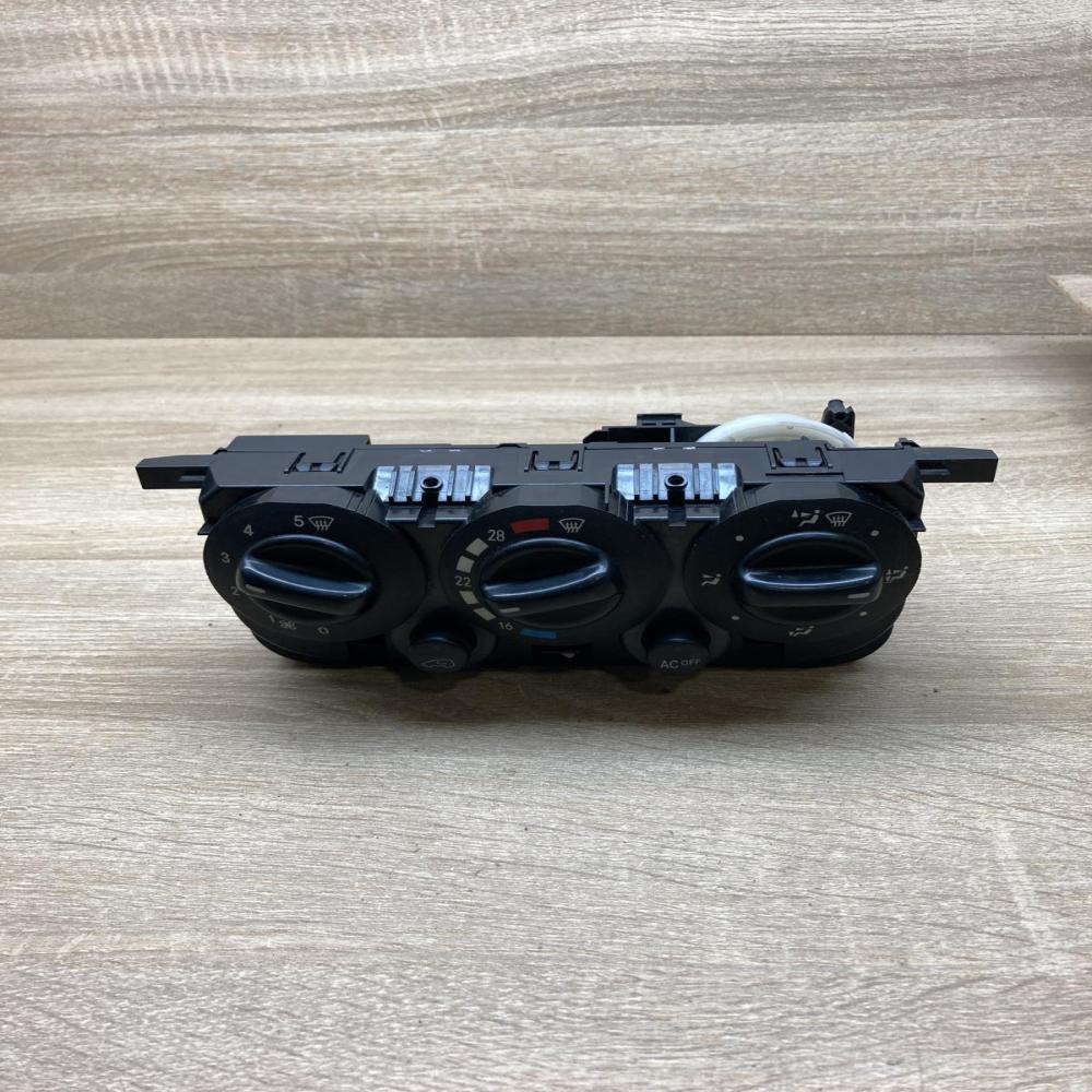 1688302285   Climate control unit Mercedes-Benz A W168