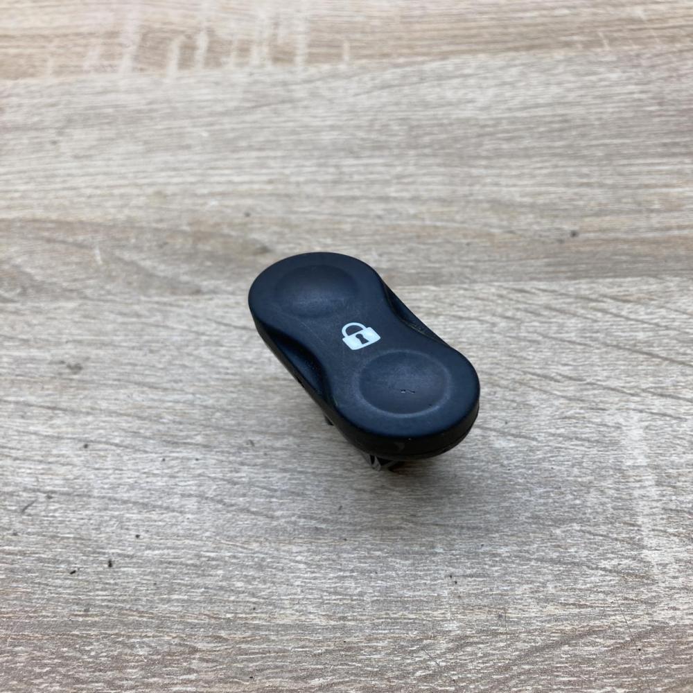 E23111 15   Alarm switch Renault Dacia Duster