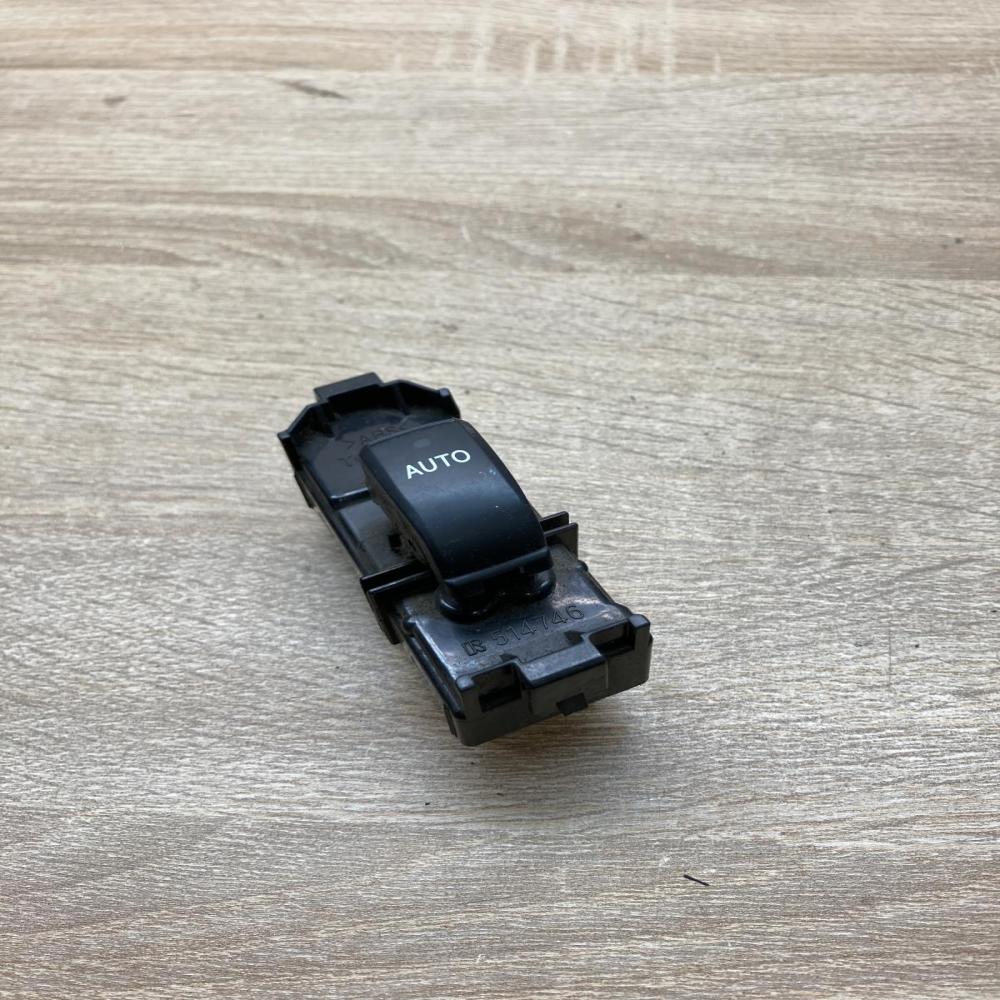 84030 13031 8403013031  Electric window control switch Toyota Corolla E120 E130