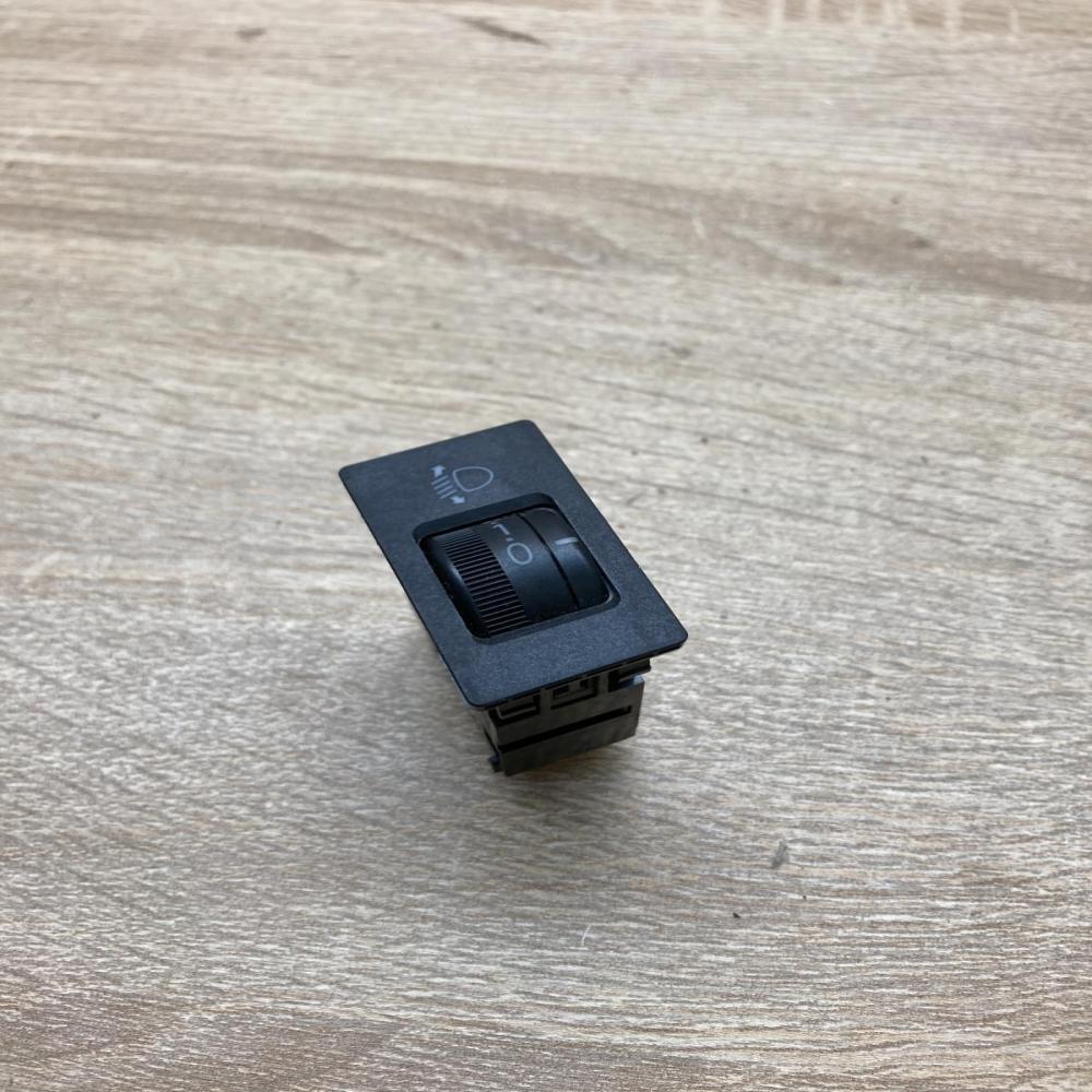 TOYOTA headlight level switch   Headlight level height control switch Toyota Ave