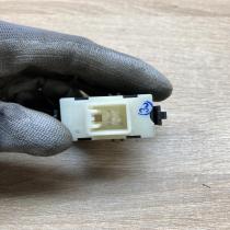 84810 05050 8481005050  Electric window control switch Toyota Avensis T250