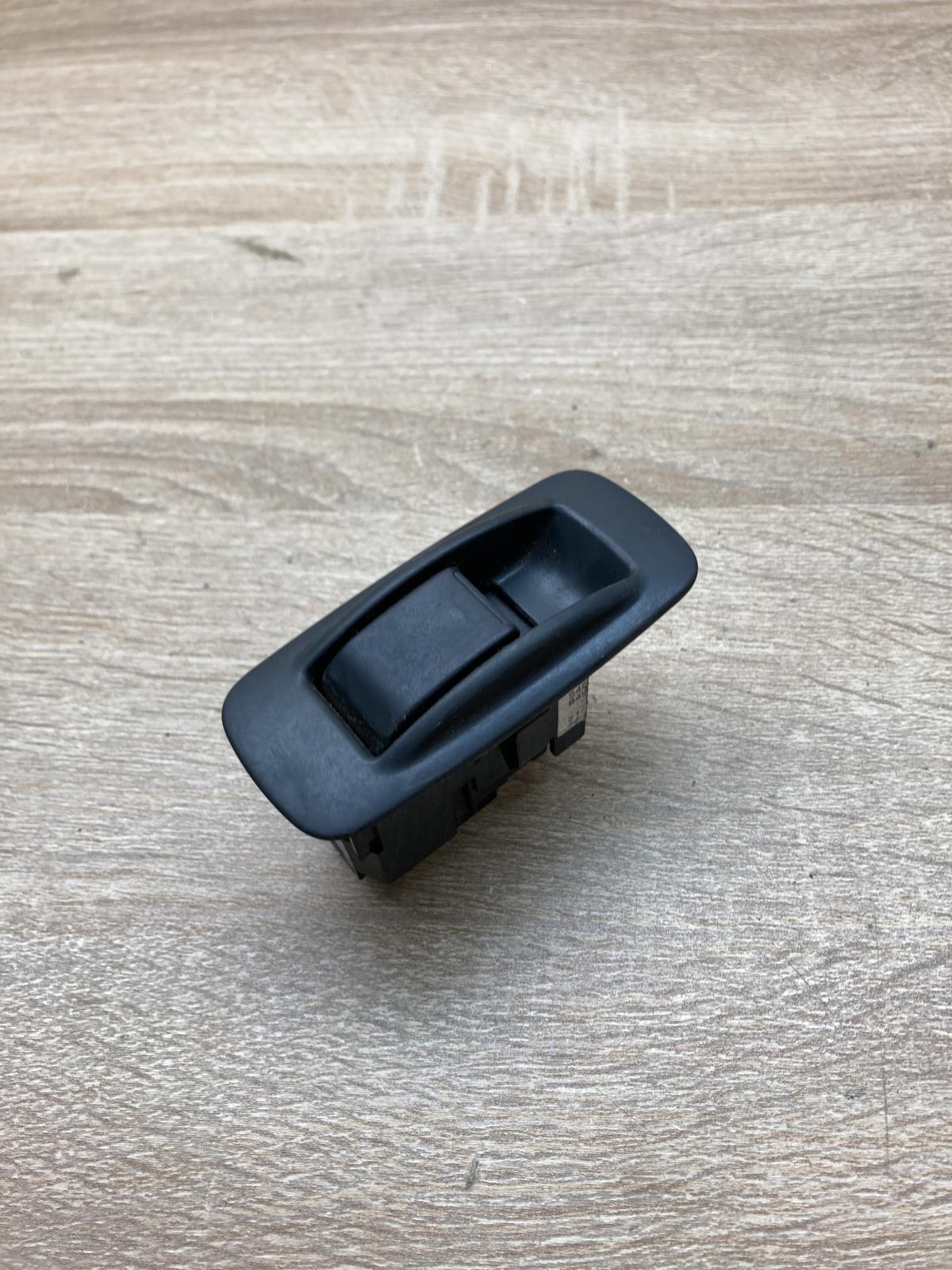 84810 0F010 848100F010 37181A Electric window control switch Toyota Corolla Vers