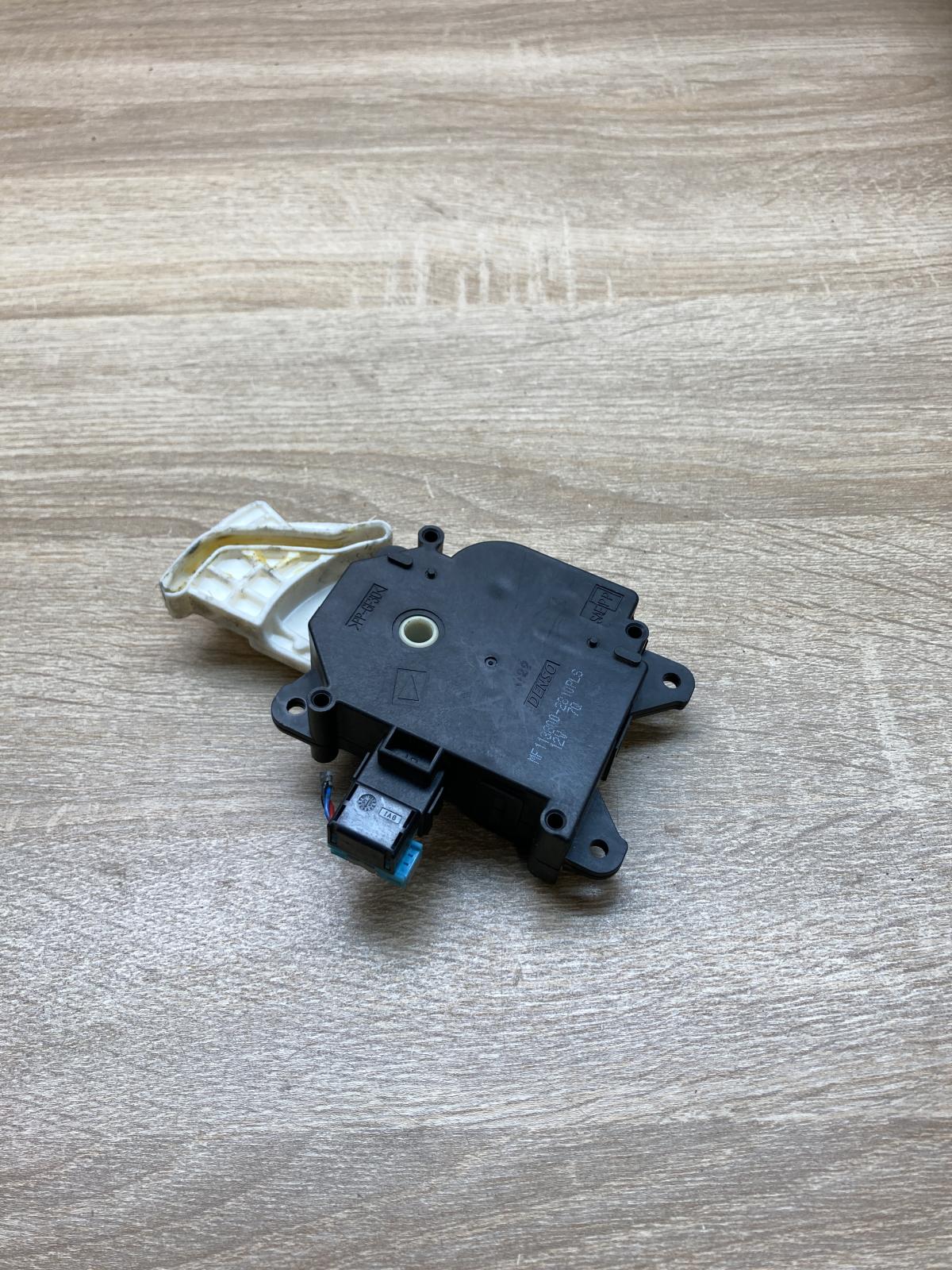 113800 2810   Air flap motor/actuator Toyota Corolla E140 E150