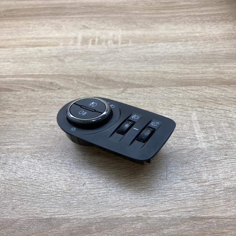 13294817 251695  Light switch Opel Zafira C