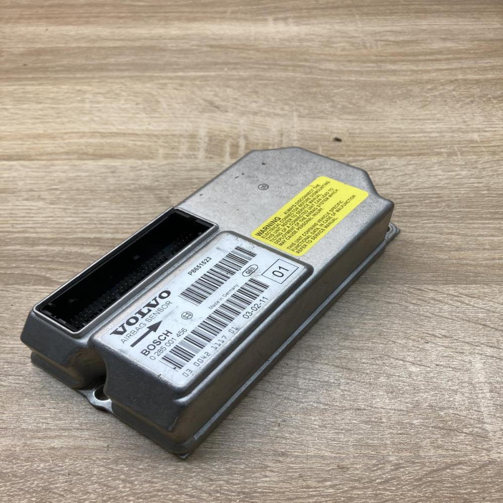 P8651523 0285001456  Airbag control unit/module Volvo V70