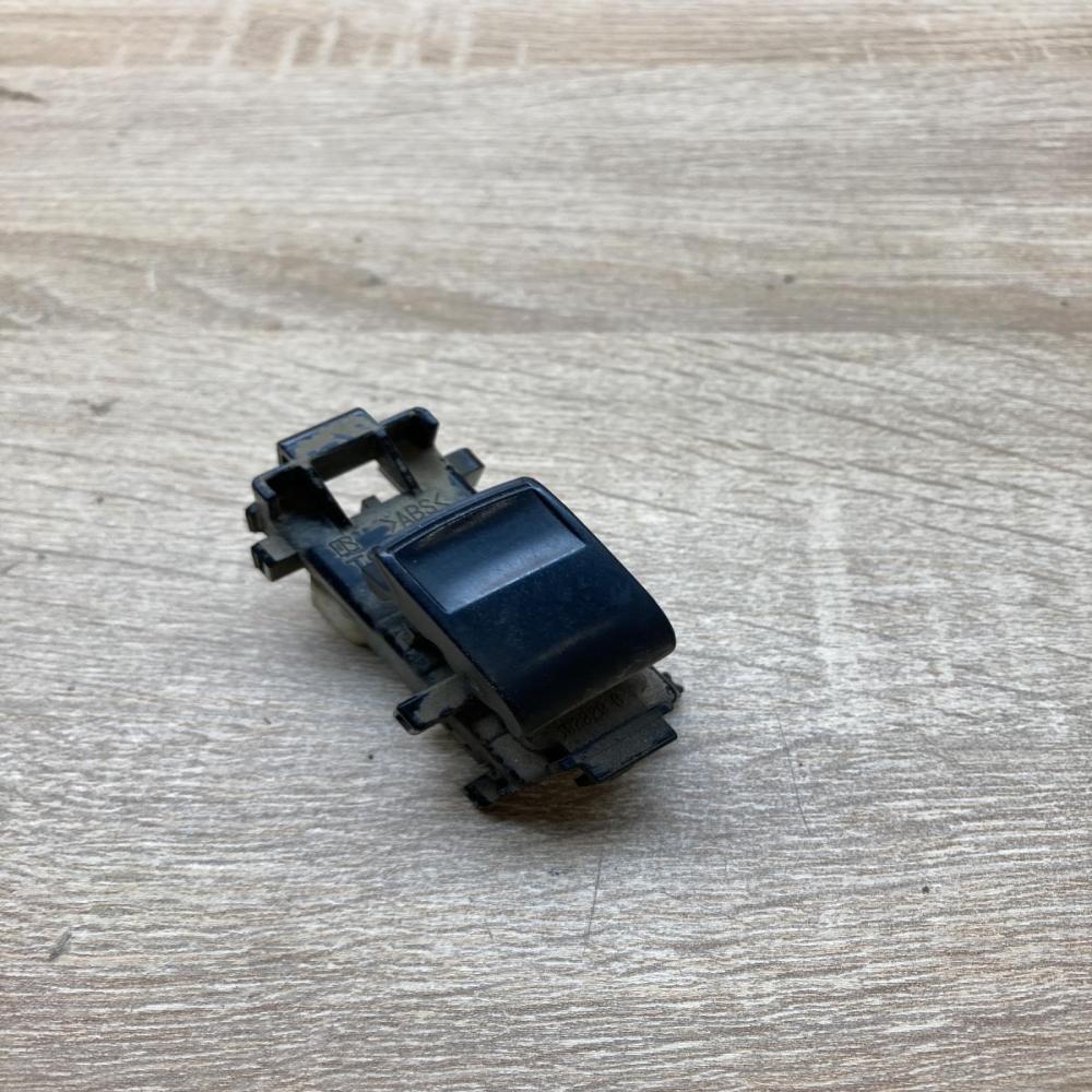 829 207 TOYOTA window switch  Electric window control switch Toyota Avensis T220