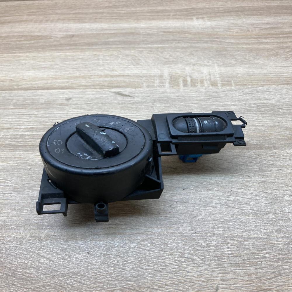 7L6858903T   Light switch Volkswagen Touareg I