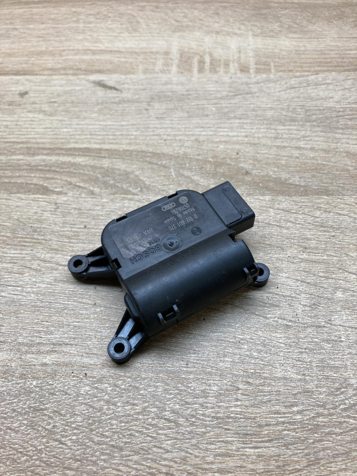 3C0907511 0132801370  Air flap motor/actuator Volkswagen PASSAT B6