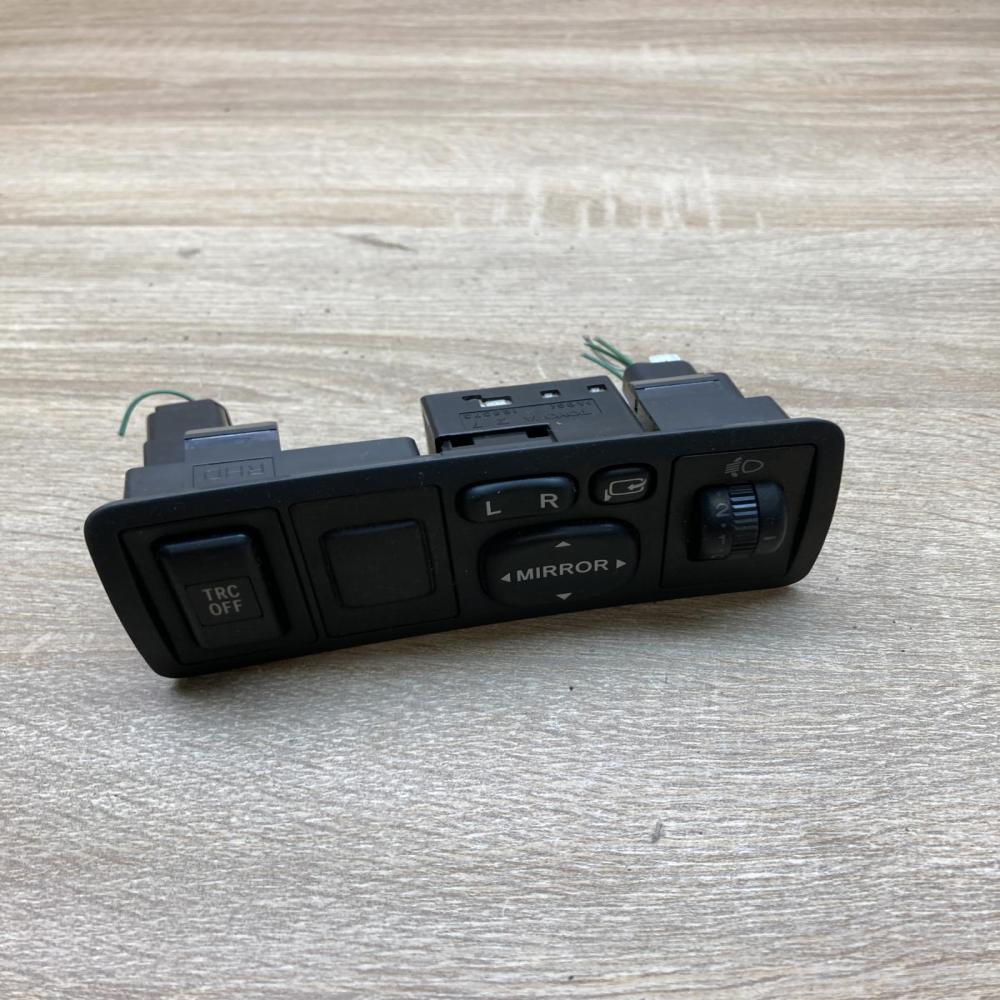 84152 05051 TR8801  Wing mirror switch Toyota Avensis T250