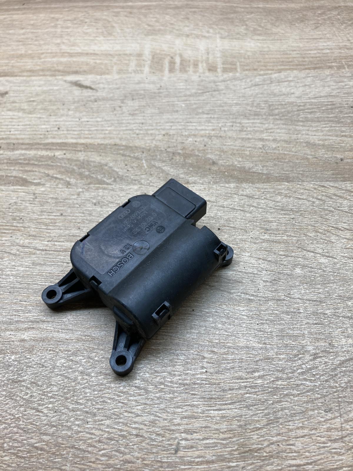 0132801362   Air flap motor/actuator Volkswagen PASSAT B6