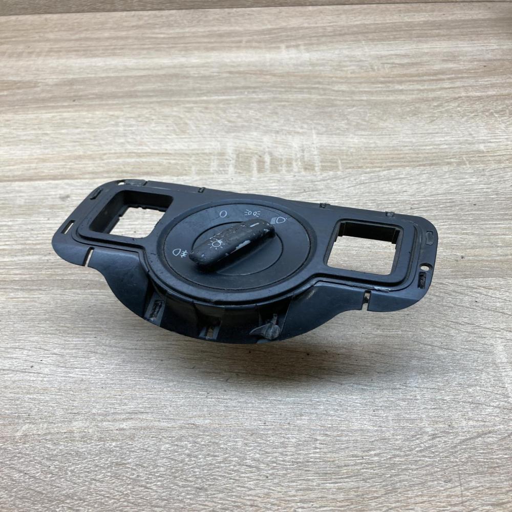 1K0941431B   Light switch Volkswagen Golf V