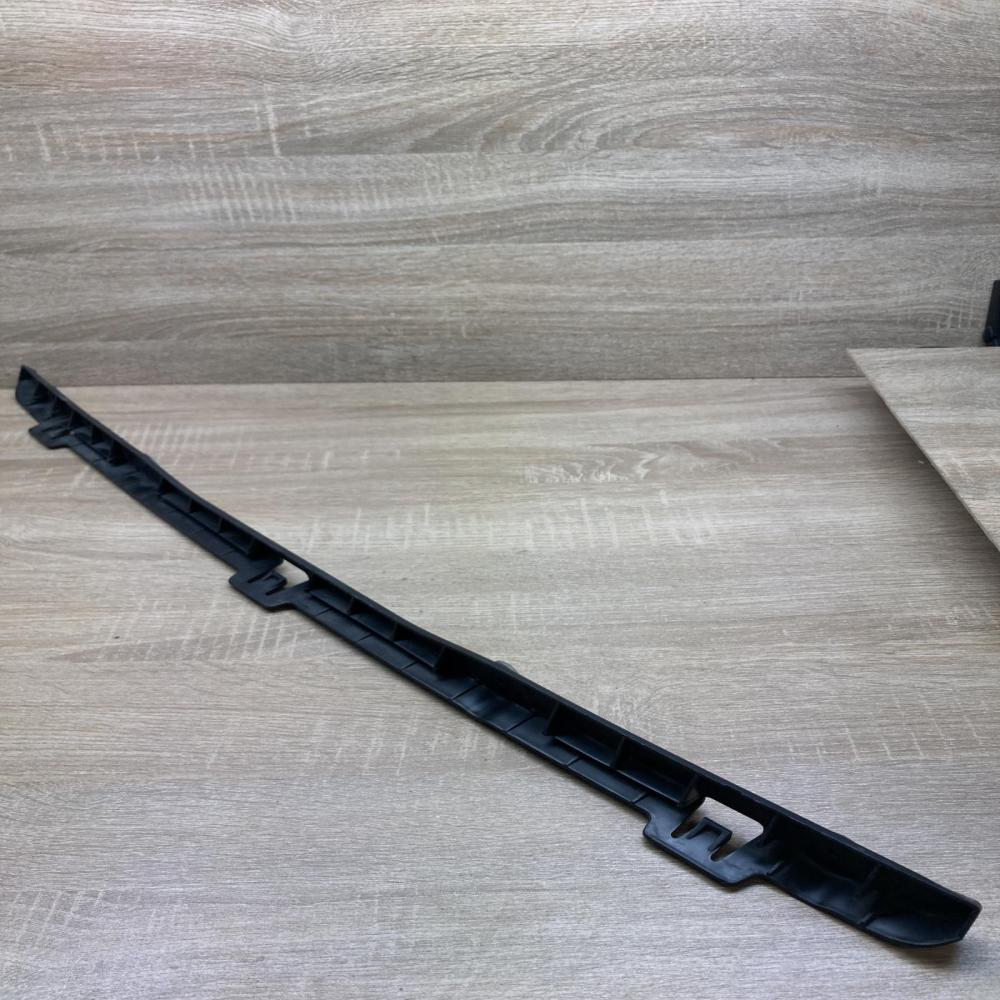 13157605   Front bumper mounting bracket Opel Zafira B