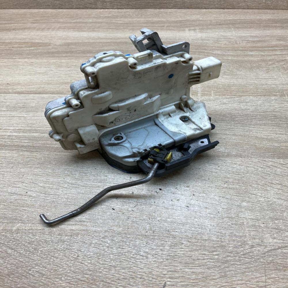 4F0839016   Rear door lock Audi A3 S3 8P