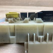 98AG14A073CH 98AG 14N089 AA  Fuse module Ford Focus