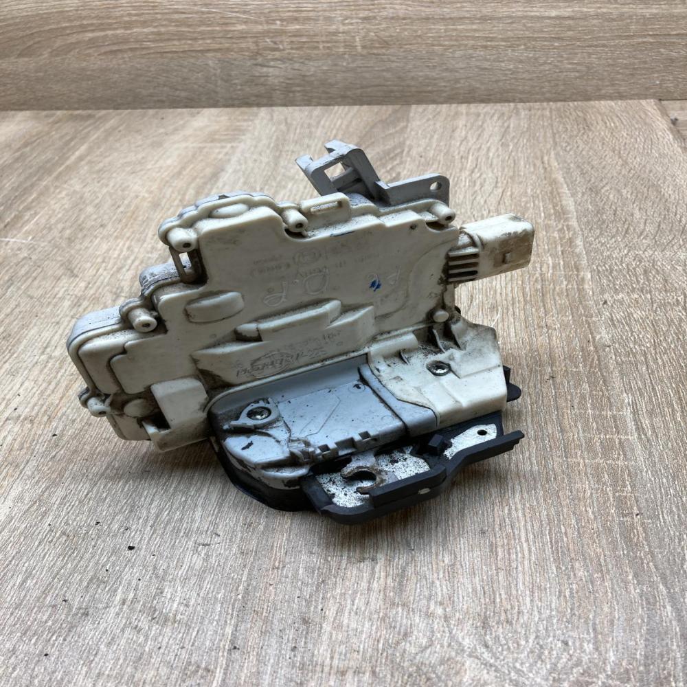 4F1837016   Front door lock Audi A6 S6 C6 4F