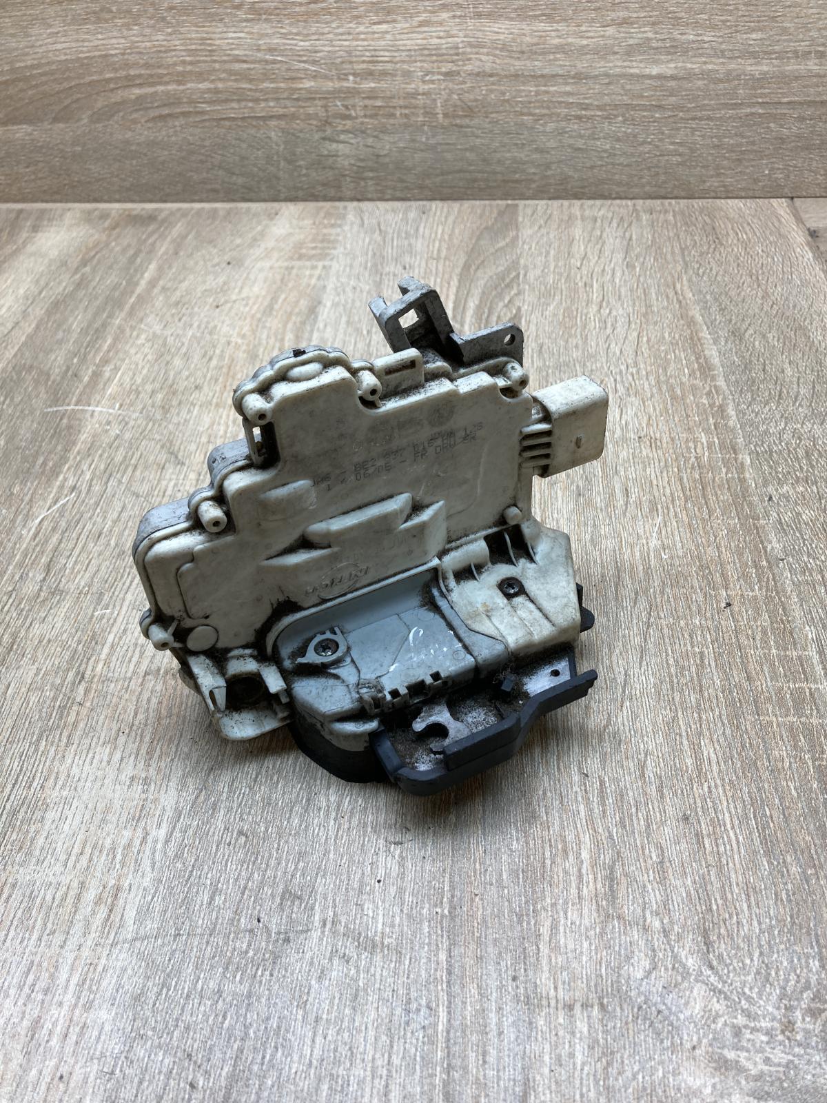 8E2837016AA   Front door lock Audi A4 S4 B7 8E 8H