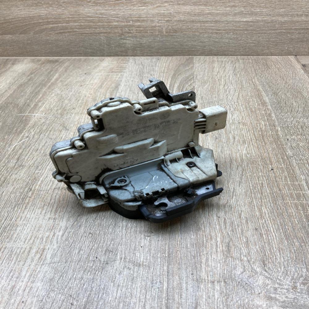 8E2837016AA   Front door lock Audi A4 S4 B7 8E 8H