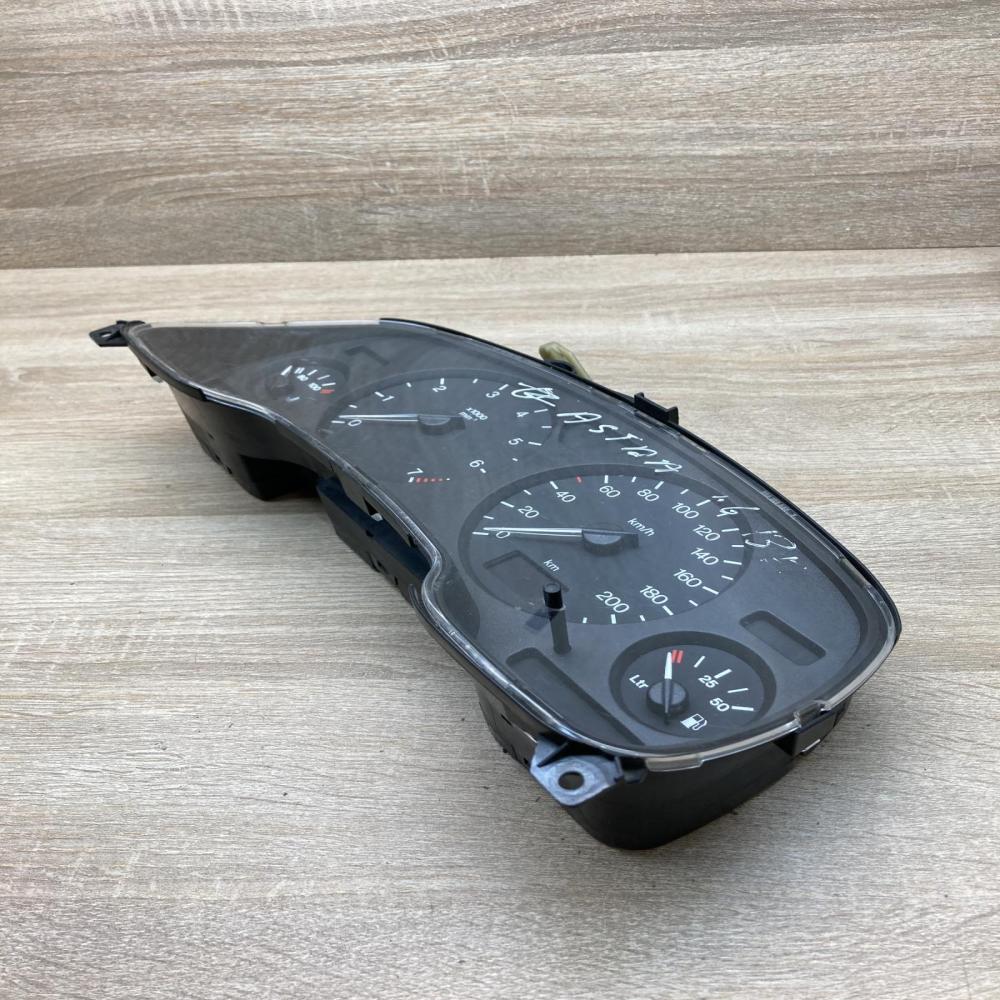 09131138   Speedometer (instrument cluster) Opel Astra G