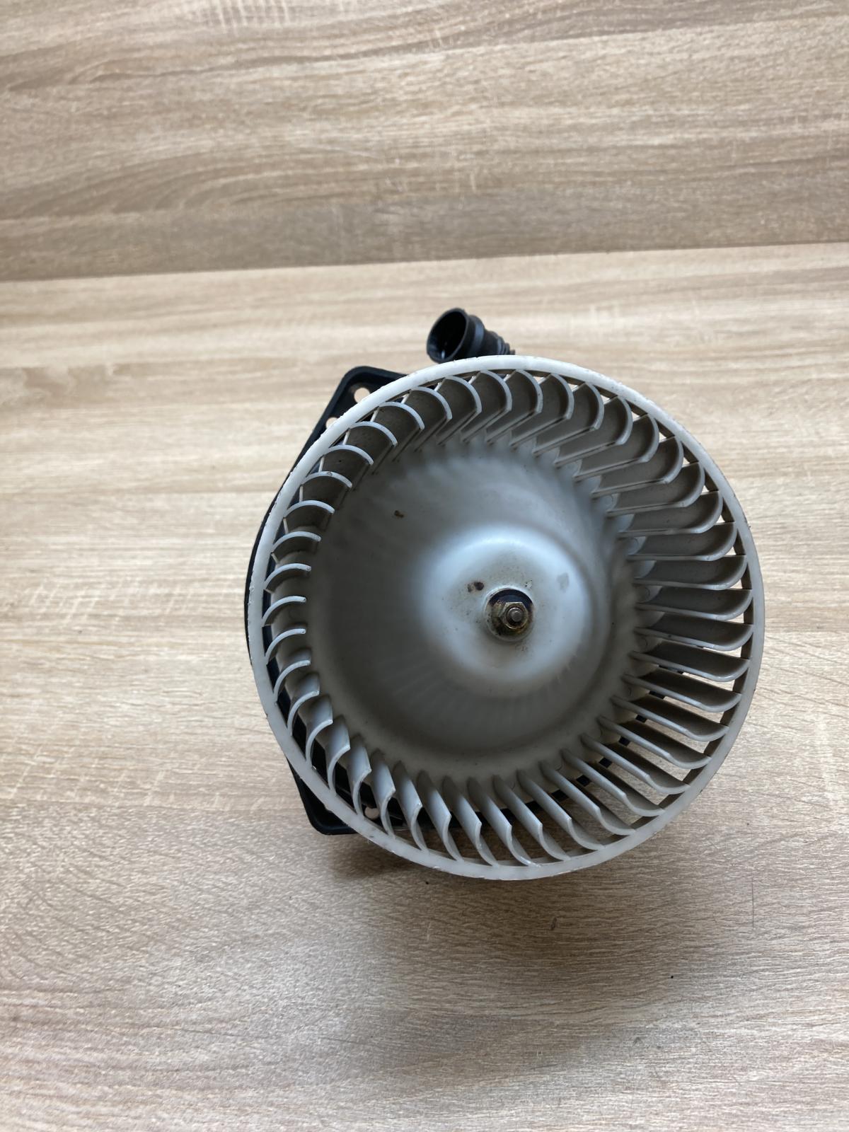 081040 J2711X   Heater fan/blower Nissan Primera
