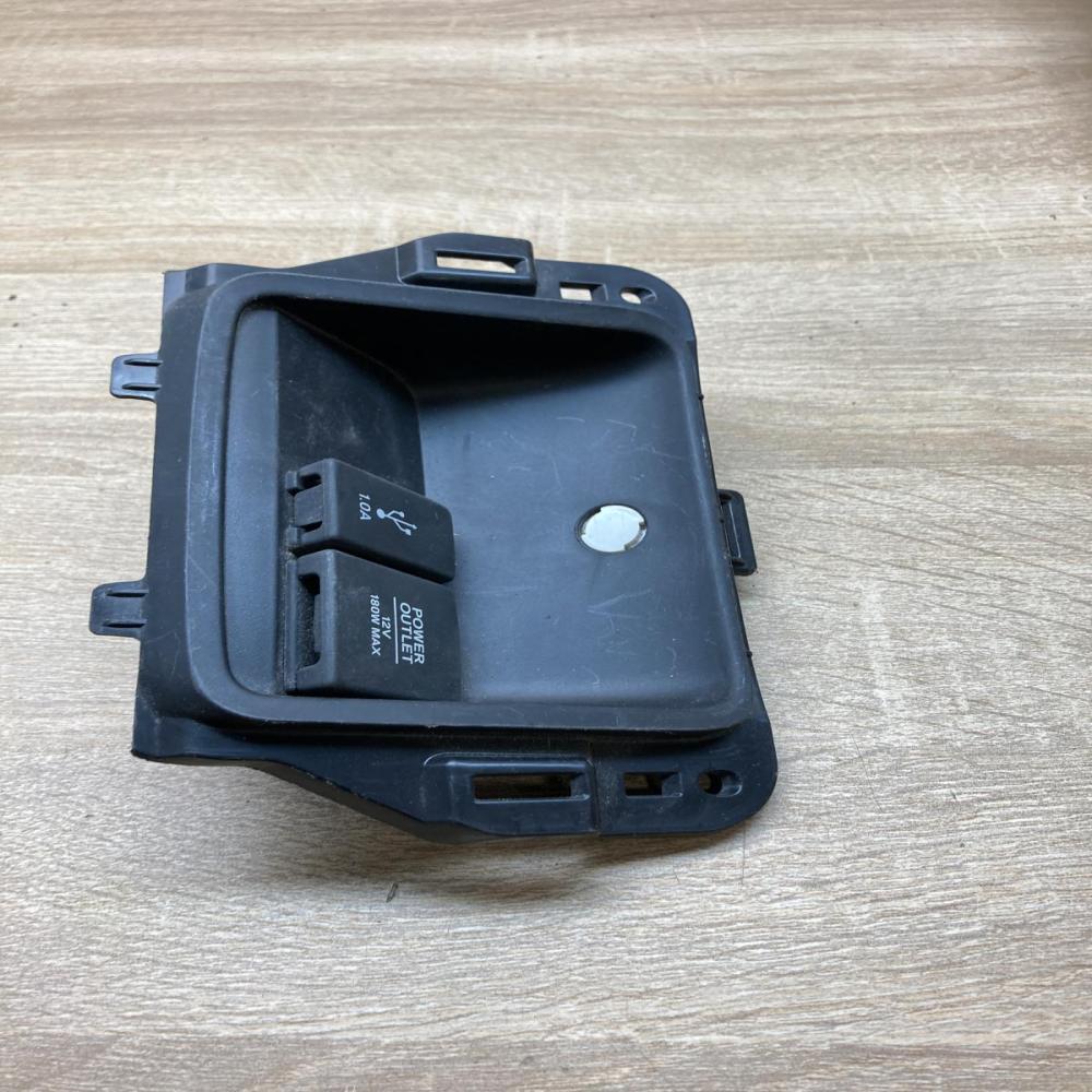 GN321 18680 838507USBX1  USB socket connector Honda CR-V