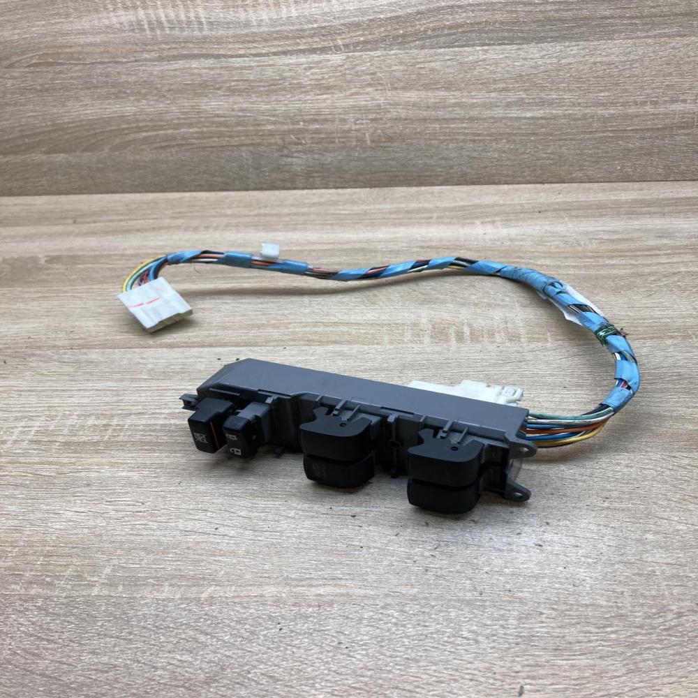 192835   Electric window control switch Toyota Highlander XU20