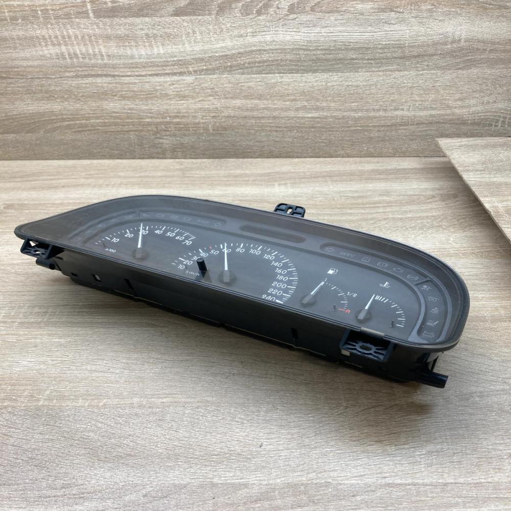 21623667 4 21649582  Speedometer (instrument cluster) Renault Laguna I