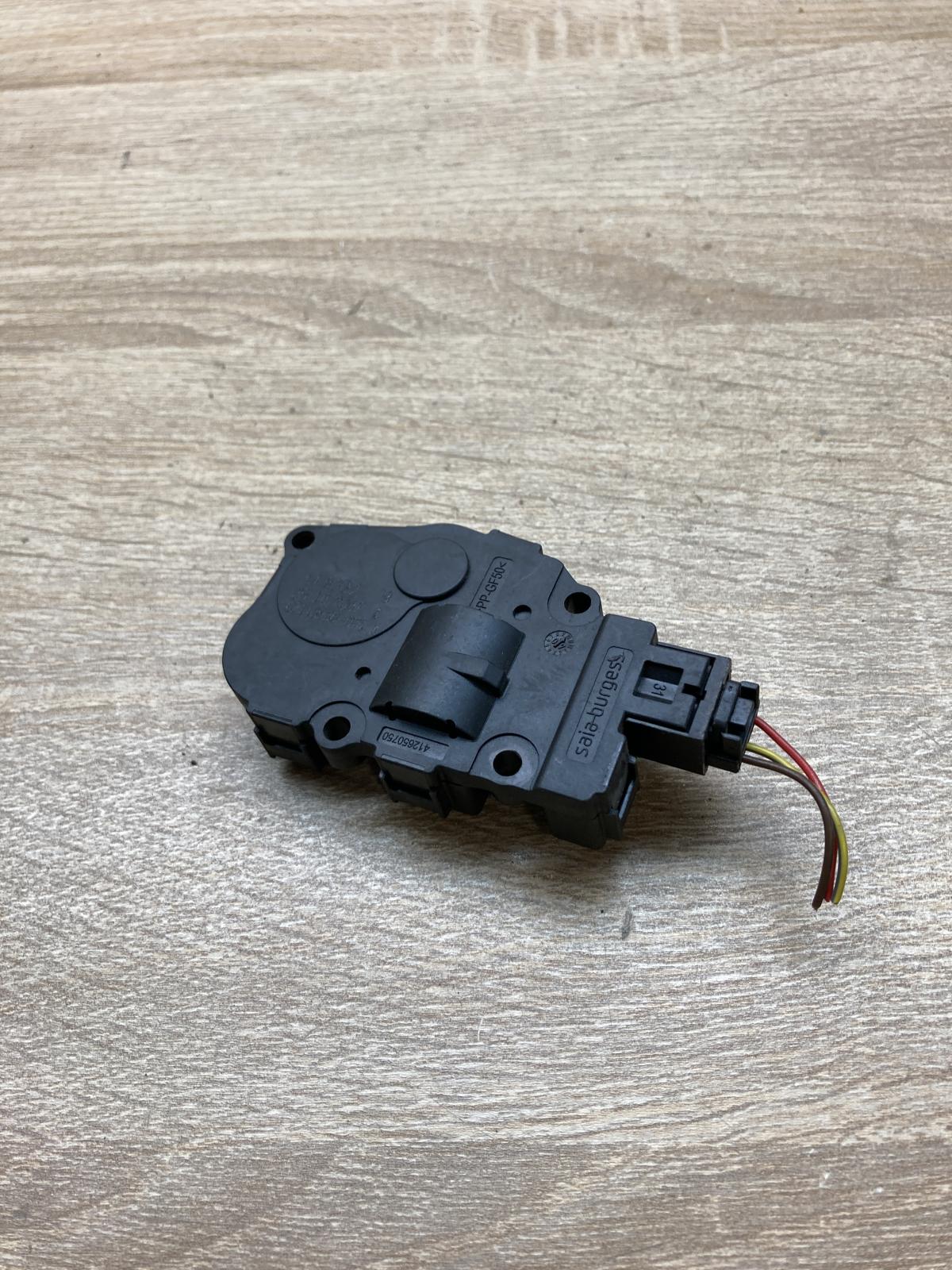 CZ113930 071 EFB332  Air flap motor/actuator BMW 1 E81 E87