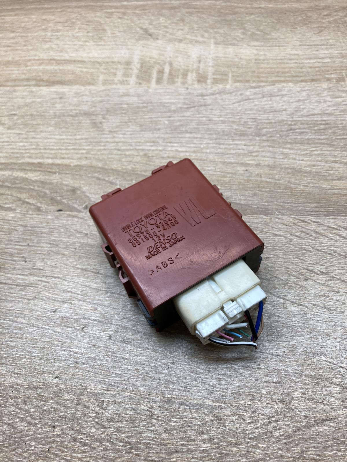 85970 52040 051500 4300  Door central lock control unit/module Toyota Yaris