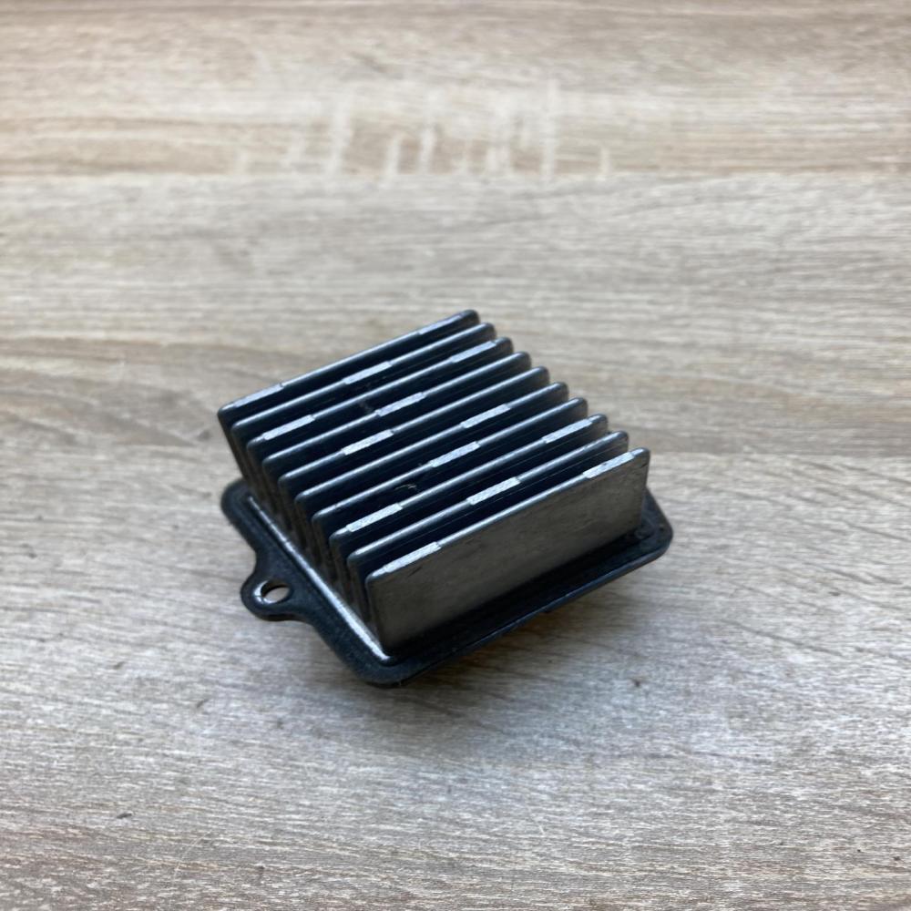 022A10H   Heater blower motor/fan resistor Mitsubishi Lancer VIII
