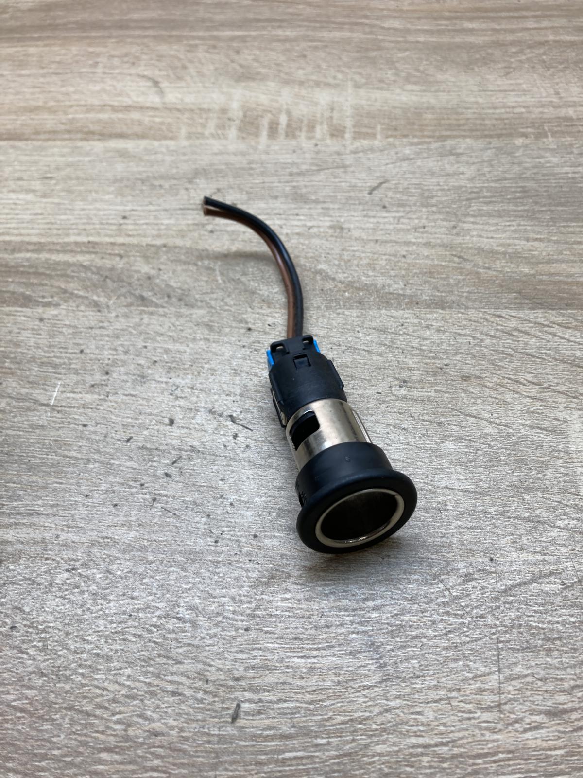 PEUGEOT 12V SOCKET   12 V Socket (front) Peugeot 406