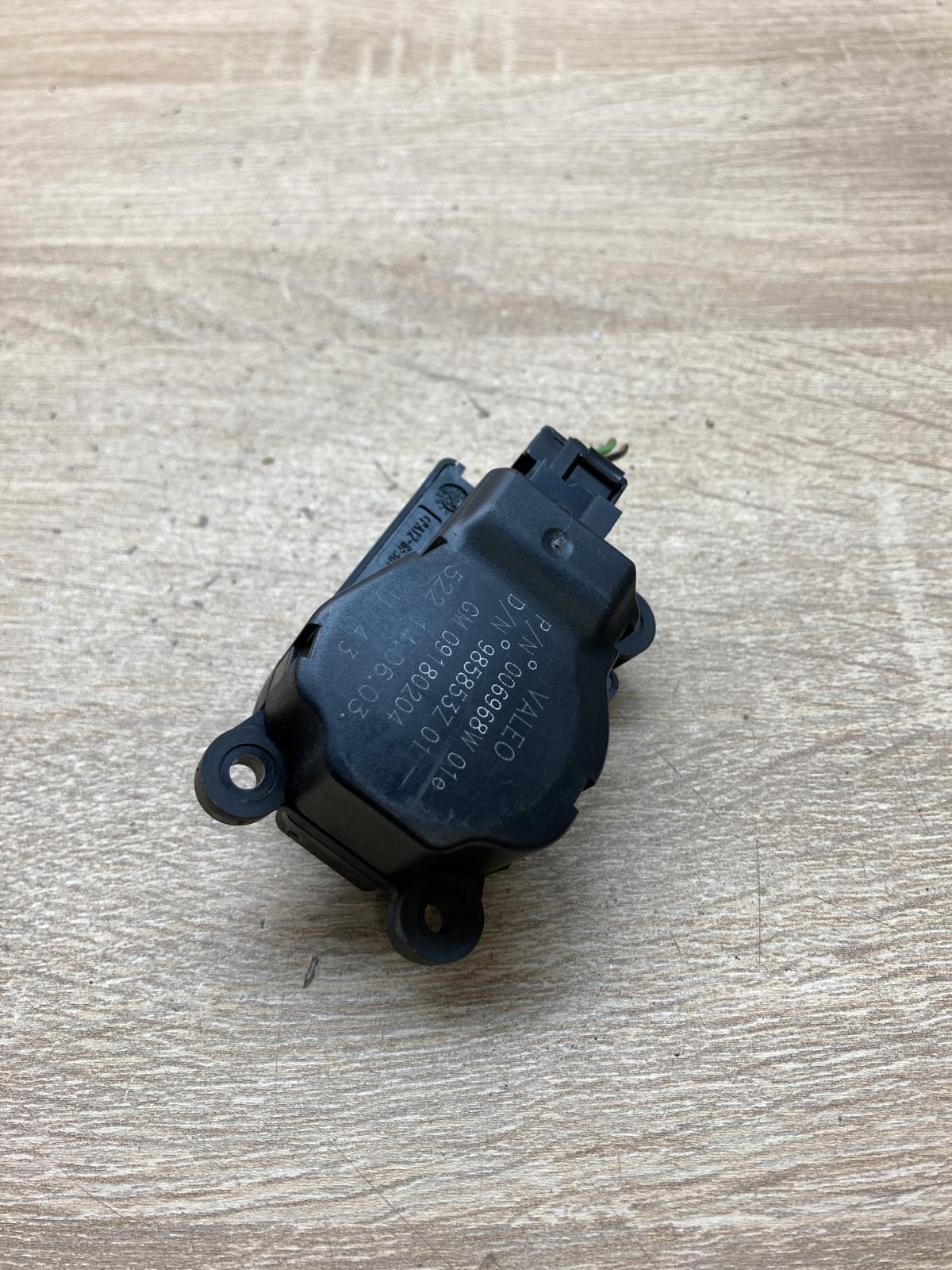 006968W 985853Z  Air flap motor/actuator Opel Vectra C