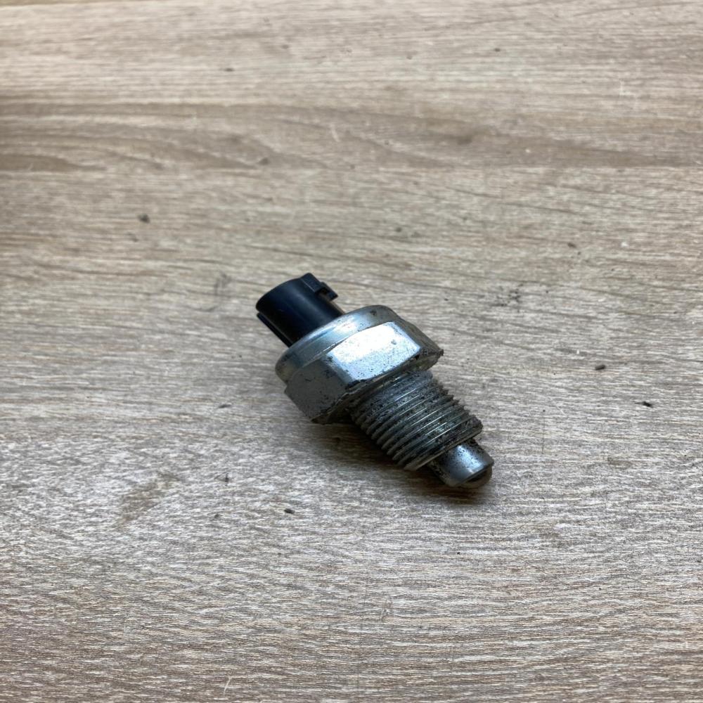 6L08   Reversing light switch sensor Honda Jazz