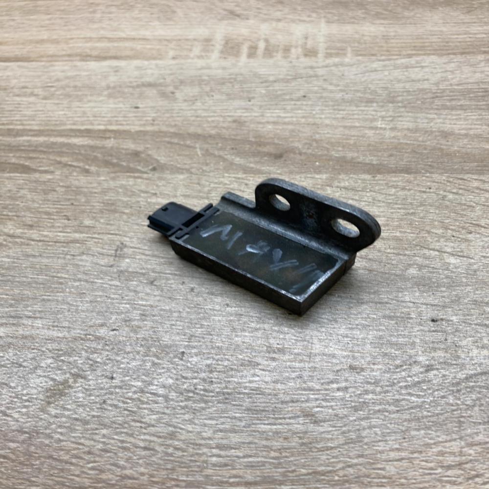 TC3Z0046111248   Airbag deployment crash/impact sensor Nissan Maxima