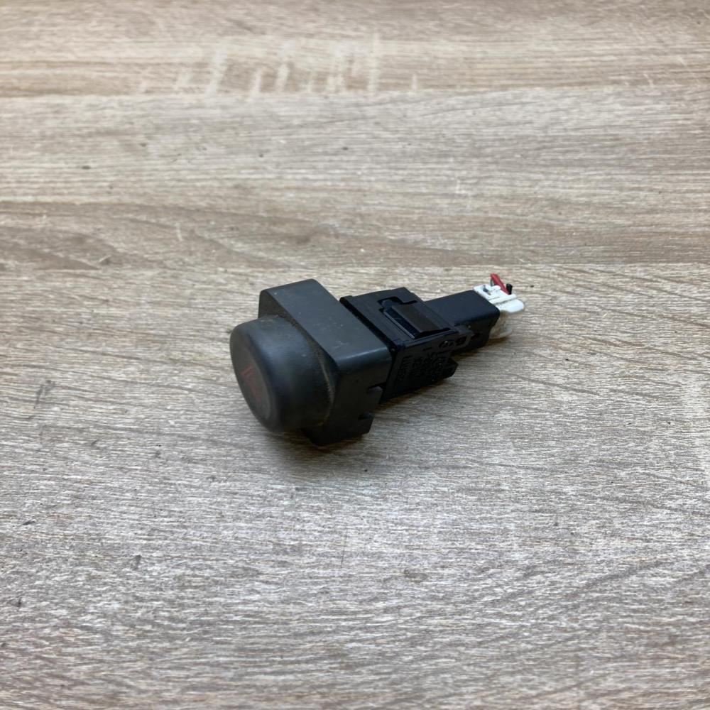 06019   Hazard light switch Nissan Navara