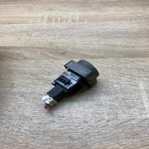 06019   Hazard light switch Nissan Navara