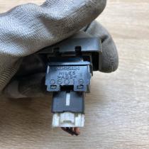 06019   Hazard light switch Nissan Navara