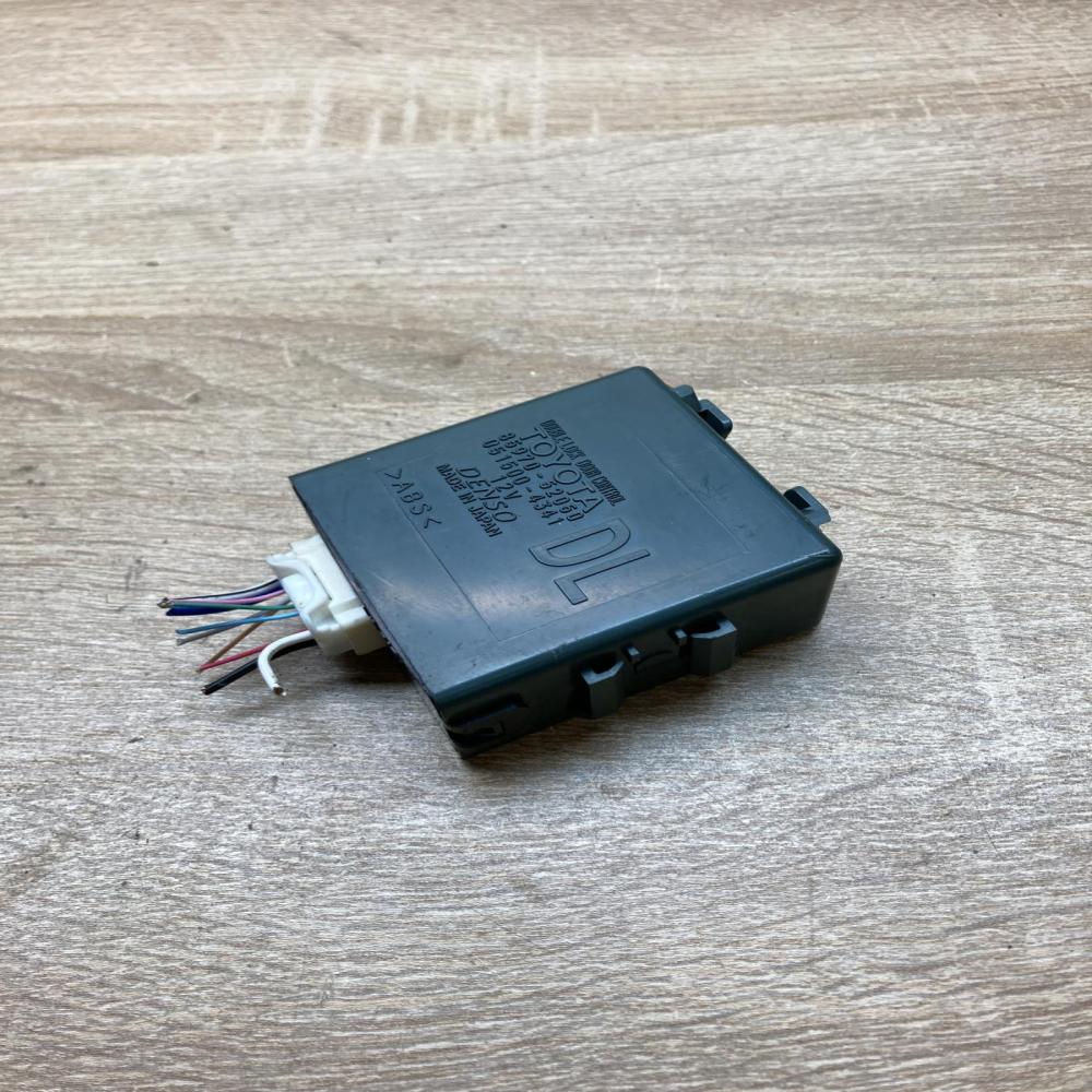 85970 52050 051500 4341  Door central lock control unit/module Toyota Yaris
