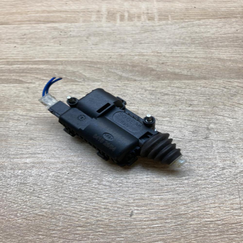 13125619   Fuel tank cap lock motor Opel Astra H