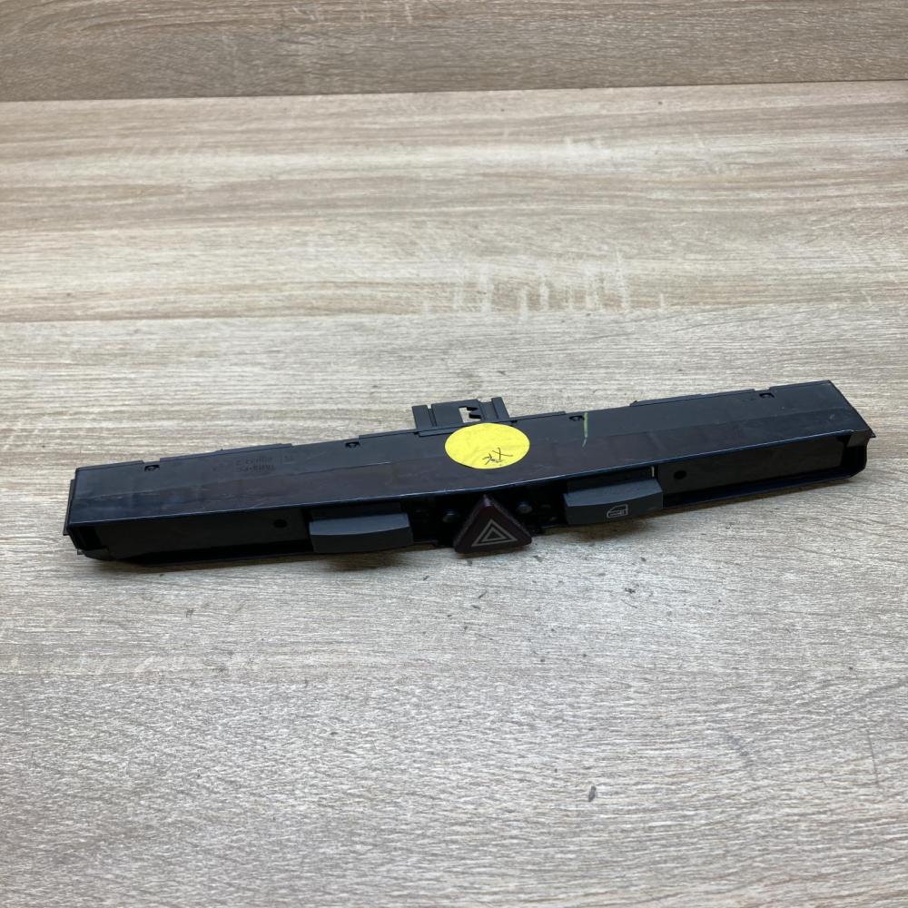 13100105   Hazard light switch Opel Zafira B