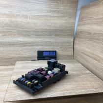 82231XA00A MB100200B  Fuse module Subaru Tribeca