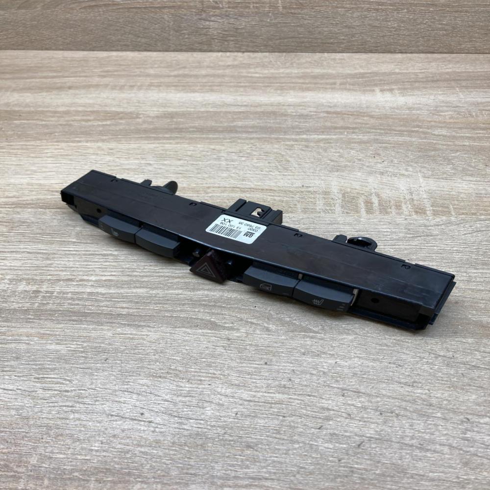 13100109   Hazard light switch Opel Astra H