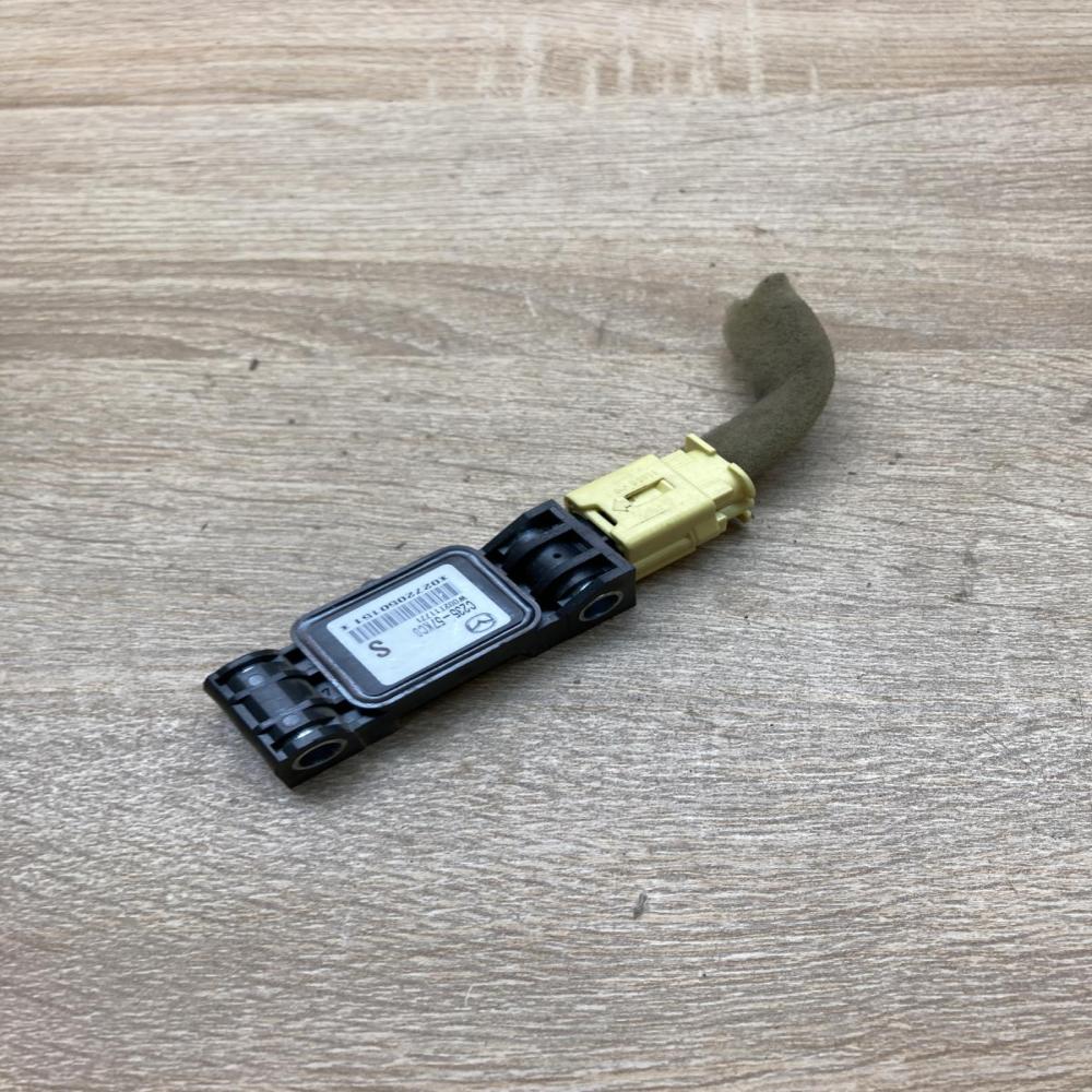 C235 57KC0   Airbag deployment crash/impact sensor Mazda 5