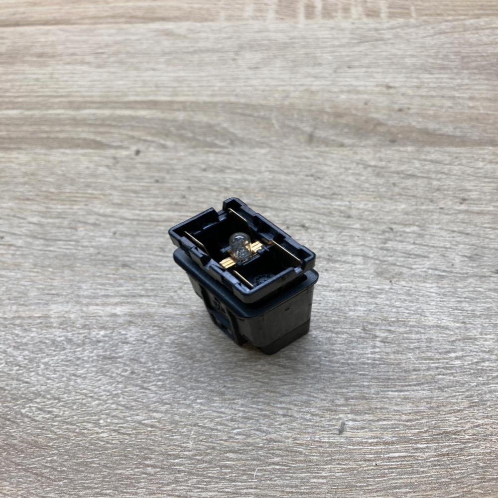 25177 602232A  Hazard light switch Renault Scenic I